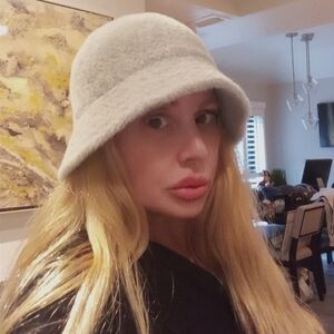 Title: Nordstrom Rack Fuzzy Light Gray Bucket Hat | One Size | Y2K Aesthetic